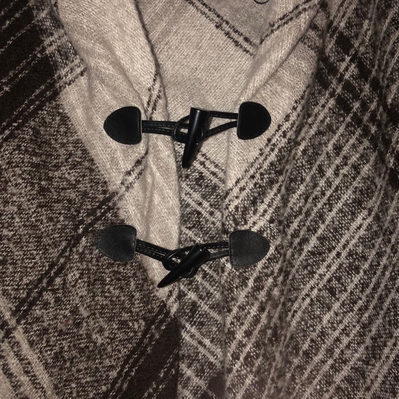 Poncho - Picture 2 of 3